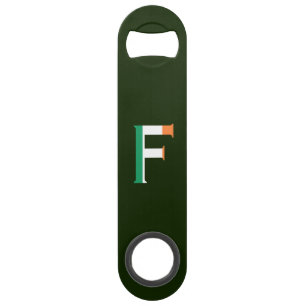 F Monogram überlagert sich auf irischer Flagge Speed Flaschenöffner