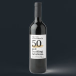 Fabulous Birthday Custom Age Funny Weinetikett<br><div class="desc">Prost! Das Geburtstagsmädchen oder der Typ ist 50 und FREAKING fabelhaft (sagenhafter als der Wein im Inneren) - lustige Geburtstagsparty Weinflaschen Etiketten zu feiern einen Meilenstein Geburtstag in jedem Alter, wenn Sie mit Ihren Party-Details personalisieren. Schwarz und Gold trendiger Schriftart Stil hat minimalistische Fackel und sieht auch in einer Anzeige...</div>