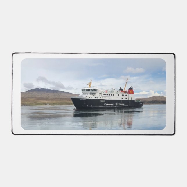 Fähre nähert Port Askaig, Islay Scotland auf einer Schreibtischunterlage (Vorderseite)