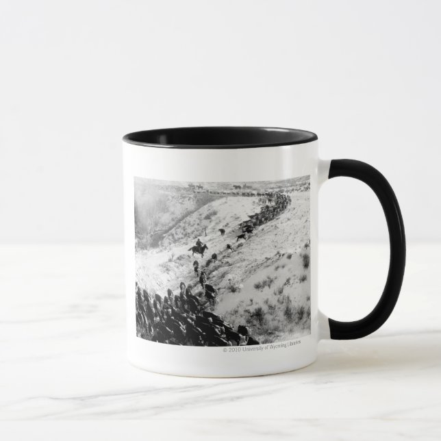 Fahren des Viehs im Winter Tasse (Rechts)