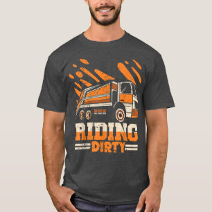 Fahren einen schmutzigen Müllwagen Müllwagen für M T-Shirt