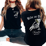 Fahren oder Die bis zum Tod machen wir Party Bache T-Shirt<br><div class="desc">Fügen Sie Ihrem Junggeselinnen-Abschied eine Touch gotischen Flairs mit unserem Personalisierten "Ride Or Die" Shirt hinzu, das perfekt für ein "Til Death Do We Party" Thema geeignet ist. Diese Shirts sind so konzipiert, dass sie dunkle Eleganz mit spielerischem Spaß verbinden. Sie zeichnen sich durch eine auffallende Skelettbridgrafik und den frechen...</div>