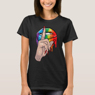 Fahren Sie die Regenbogenlippen in den Gay Pride. T-Shirt