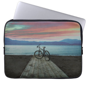 Fahrrad auf Pier   Griechenland Laptopschutzhülle