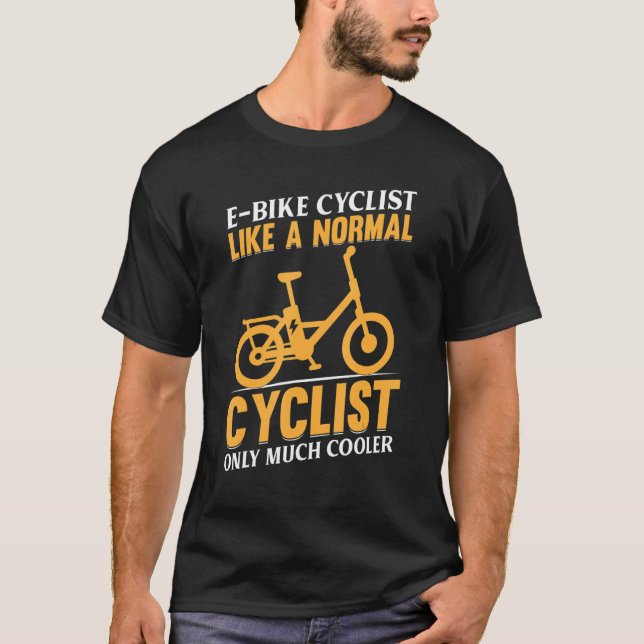 Fahrrad E Radfahrer wie ein normaler Radfahrer nur T-Shirt (Vorderseite)