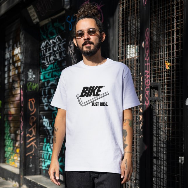 Fahrrad. Fahren Sie einfach. T-Shirt (Von Creator hochgeladen)