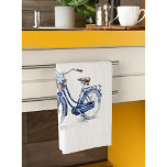 Fahrrad in Delft Blue individuell anpassbar Geschirrtuch<br><div class="desc">Aquarellmalerei eines Fahrrads mit einem Korb voller Blume in Delft Blue</div>