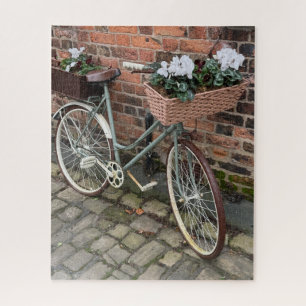 Fahrrad mit Blumenkörben im englischen Dorf Puzzle