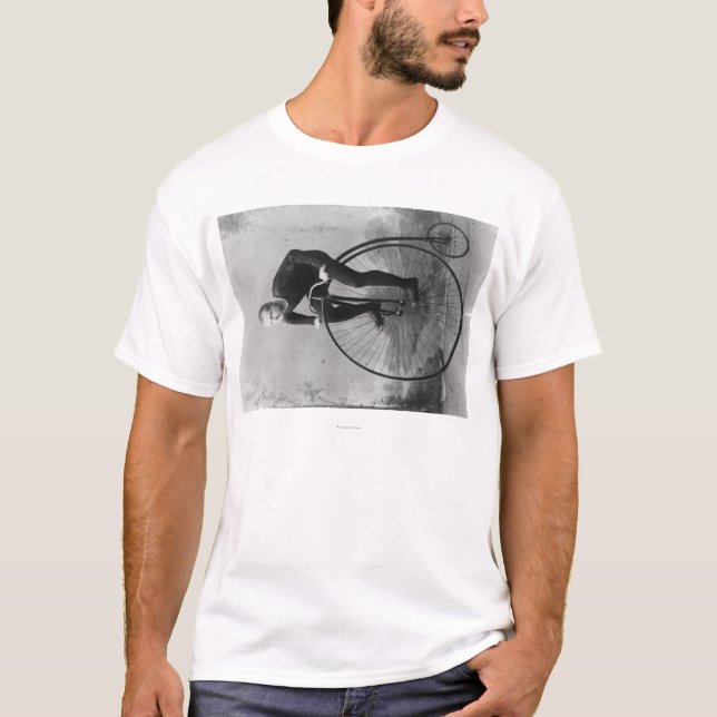 Fahrrad mit großer vorderes Rad-Fotografie T-Shirt (Vorderseite)