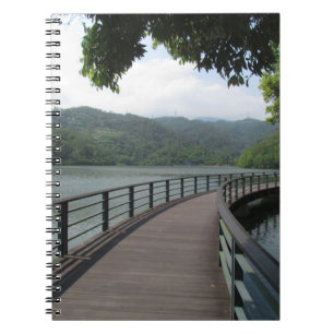 Fahrradbrücke über Wasser Notizblock