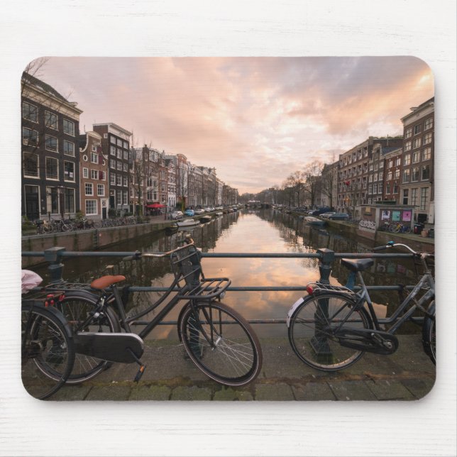 Fahrräder am Sonnenuntergang in Amsterdam Mousepad (Vorne)