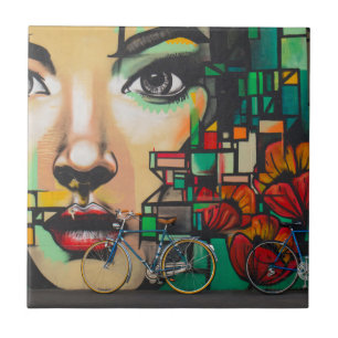 Fahrräder an der Graffiti-Wand Fliese