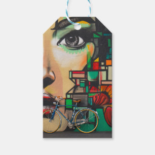 Fahrräder an der Graffiti-Wand Geschenkanhänger