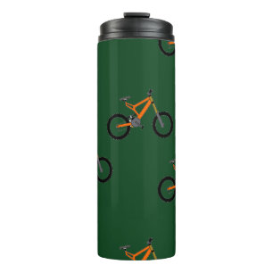 Fahrräder auf grün thermosbecher