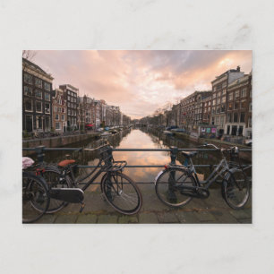 Fahrräder bei Sonnenuntergang in Amsterdam Postkarte