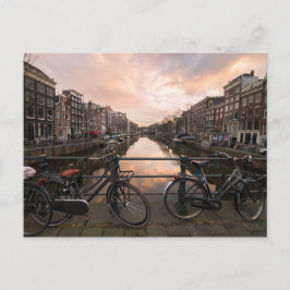Fahrräder bei Sonnenuntergang in Amsterdam Postkarte