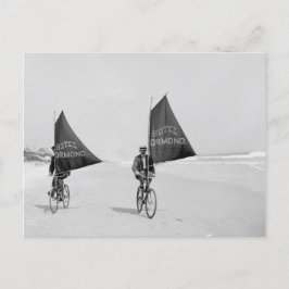 Fahrradfahren am Strand Postkarte