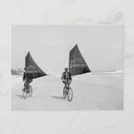 Fahrradfahren am Strand Postkarte