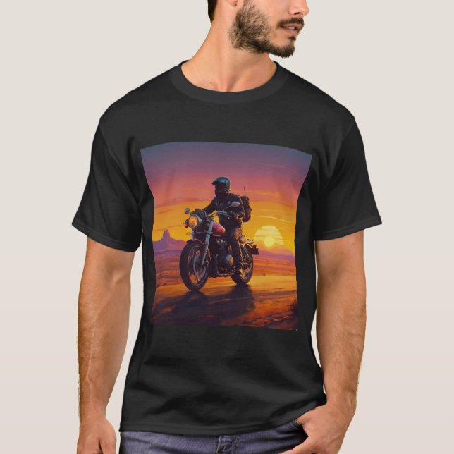 Fahrradfahrer auf der offenen Straße bei Sonnenunt T-Shirt (Vorderseite)