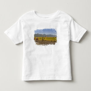Fahrradfahrer fahren auf einer Landstraße Kleinkind T-shirt
