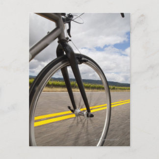 Fahrradfahrer mit hoher Geschwindigkeit, POV Postkarte