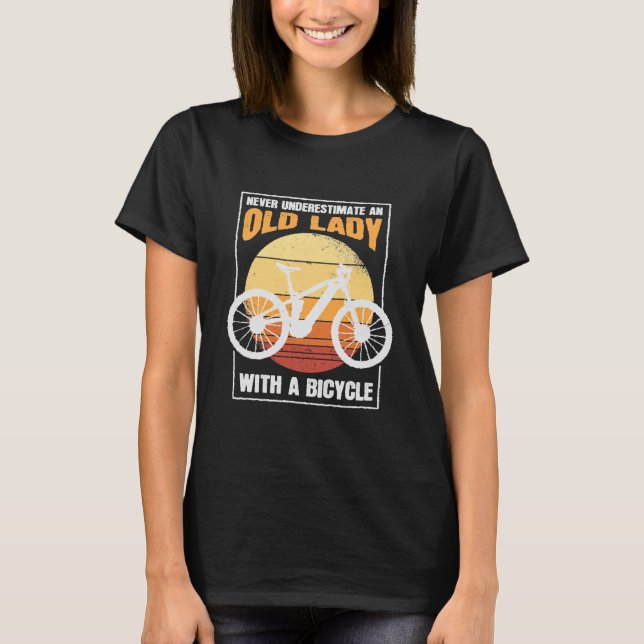 Fahrradkleidung Oma Mama Tante Ruhestand Geschenk  T-Shirt (Vorderseite)