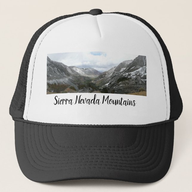 Fahrt durch die schneebedeckten Berge der Sierra N Truckerkappe (Vorderseite)