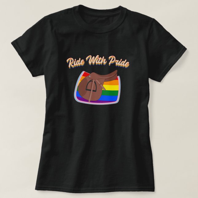 Fahrt mit Stolz - LGBTQ+ Englisch Sattel und Pad T-Shirt (Design vorne)