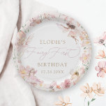 Fairy 1. Pink Floral Girls Geburtstag Pappteller<br><div class="desc">Vervollständigen Sie Ihre märchenhafte Geburtstagsparty mit unseren bezaubernden Einwegpapier-Tellern "Fairy First". Diese Teller, die sich nahtlos mit unserem Märchengeburtstag verbinden, sind mit zarten Aquarellblumen, whimsical Feen und zauberhaften Pilzen in sanften Pastelltönen gestaltet. Die elegante Serif und die kursive Typografie in einem luxuriösen Goldton verleihen Ihrem Tisch eine raffinierte Touch. Aus...</div>