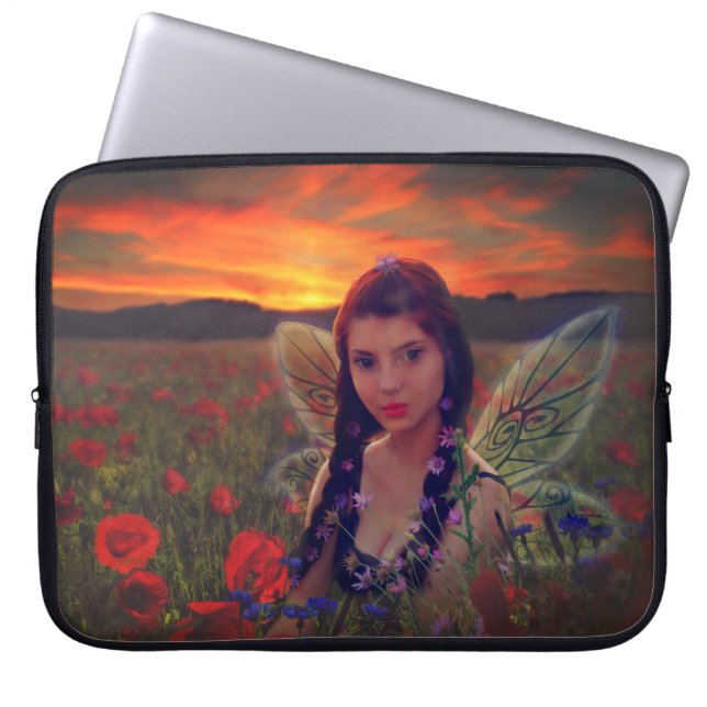 Fairy at Sunset in a field of poppies Fantasy Art Laptopschutzhülle (Vorderseite)