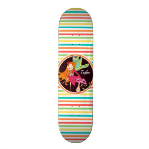 Fairy auf hellen Regenbogenstreifen Skateboard