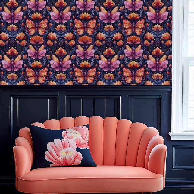 Fairycore Rot und Rosa Schmetterlinge Tapete (Fairycore Red and Pink Butterflies Wallpaper above a coral scalloped sofa.)
