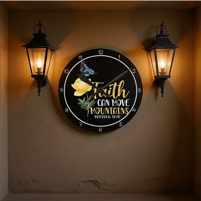 Faith Can Move Mountains Butterfly and Rose  Runde Wanduhr (Von Creator hochgeladen)