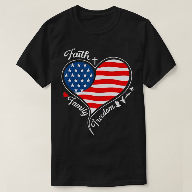 Faith Family Freedom Patriotic Cross Herz Ameri T-Shirt (Design vorne)