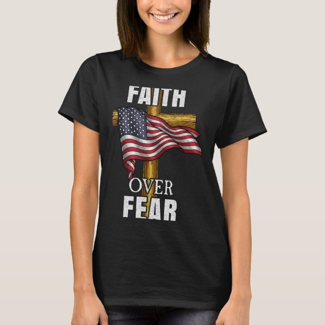 Faith Over Fear Christian Cross American Flag Tee  (Vorderseite)