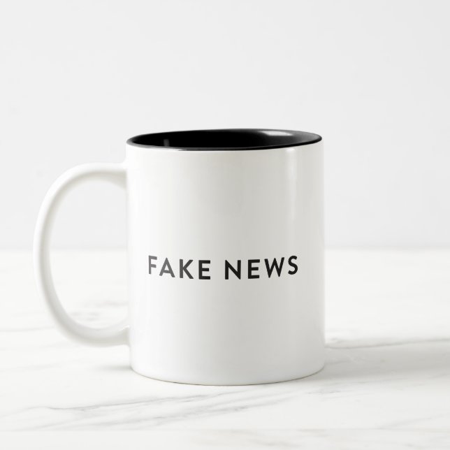 Fake-Nachrichten-Tasse #FakeNews Zweifarbige Tasse (Links)