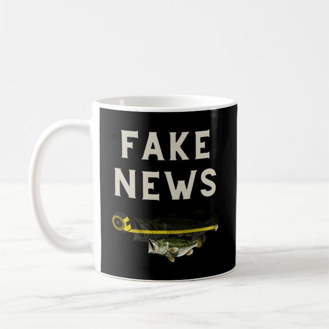 Fake News Große Mouth Bass Fischen Kaffeetasse (Links)
