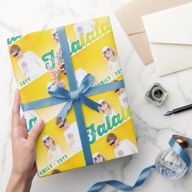 Falalala Green Ombre Script Holiday Multi Foto Geschenkpapier (Schenken)