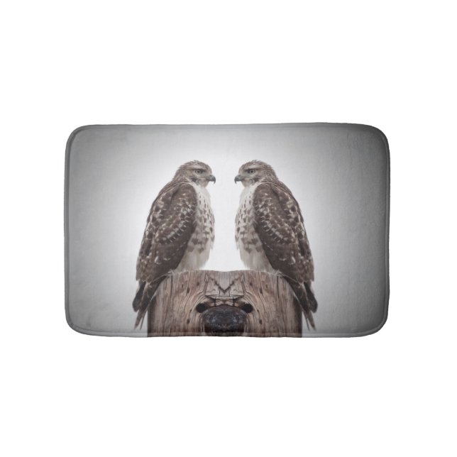 Falken auf einem Posten Badematte (Vorderseite)