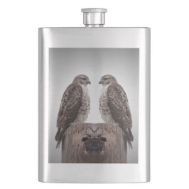 Falken auf einem Posten Flachmann