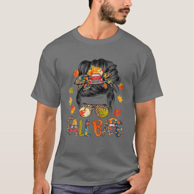 Fall Babe Fall Mama gesegnet Messy Bun Leopard Dan T-Shirt (Vorderseite)
