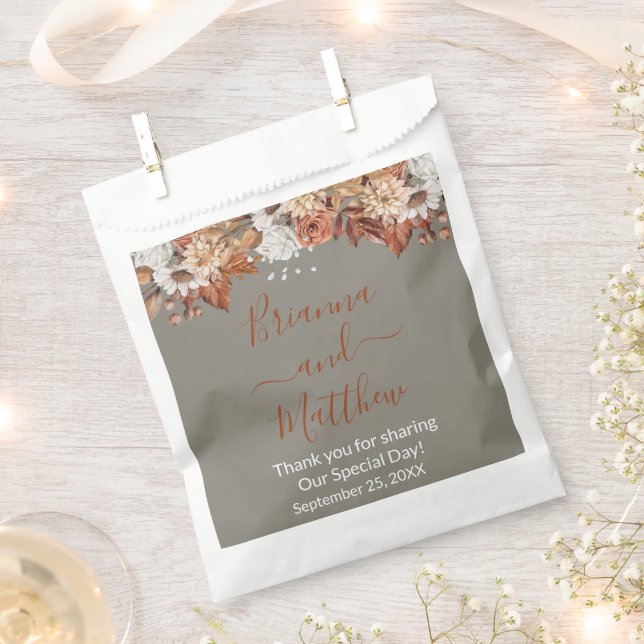 Fall Floral auf Gray Favor Bag Geschenktütchen (Ausgeschnitten)