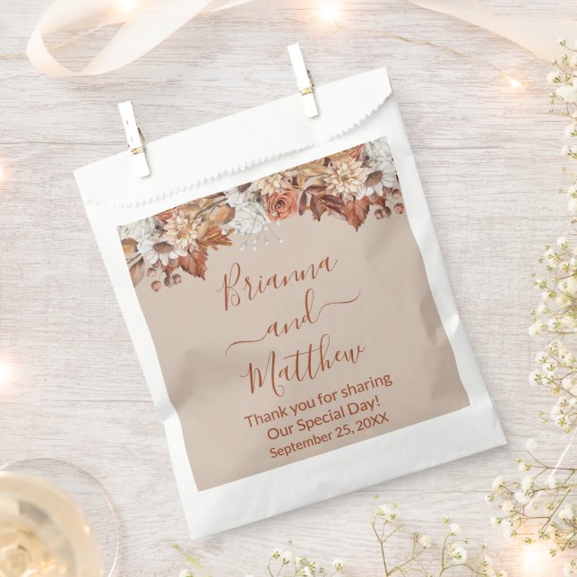 Fall Floral Bouquet auf Taupe Gefallen Tasche Geschenktütchen (Ausgeschnitten)