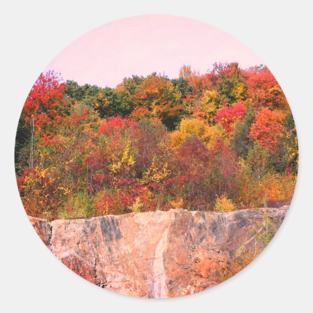 Fall Foliage Rock Cliff Nature Runder Aufkleber (Vorderseite)
