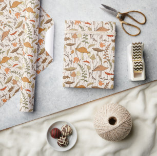Fall Fungi und Blätter - nahtloses Muster. Geschenkpapier