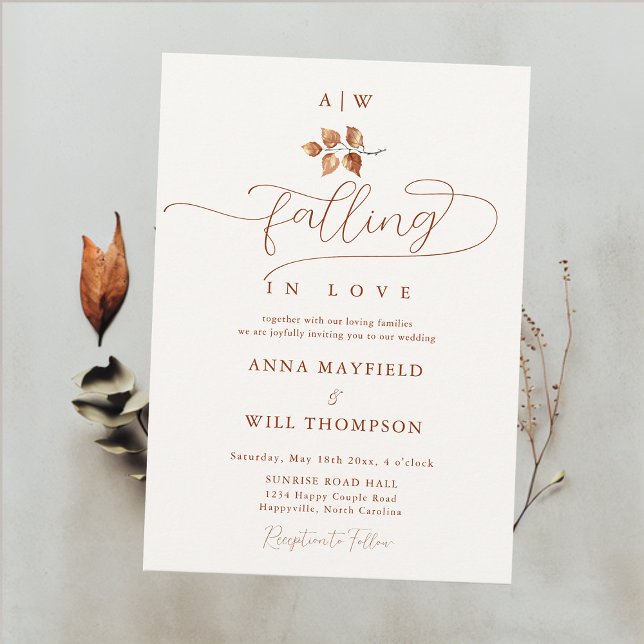 Fall in Liebe Leaf Monogramm Wappen Elegante Hochz Einladung (Falling in Love Fall Autumn Wedding Invitation Simple Leaf Burnt Orange Terracotta Elegant Monograms)