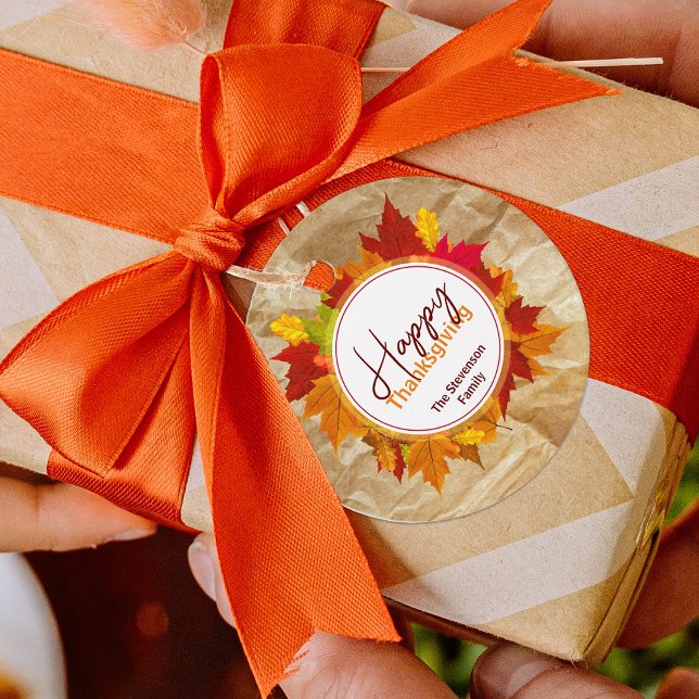 Fall Maple Blätter auf Papier Textur Erntedank Geschenkanhänger (Von Creator hochgeladen)