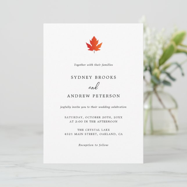 Fall Maple Leaf Moderne Minimalistische Hochzeit Einladung (Stehend Vorderseite)