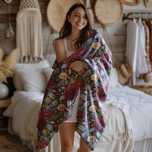 Fall Moody Peony Burgundy auf Dunkelgraublümchen Fleecedecke (Von Creator hochgeladen)