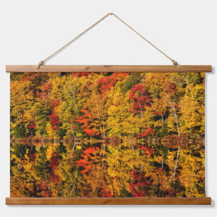 Fall Reflection on Russell Pond New Hampshire Wandteppich Mit Holzrahmen